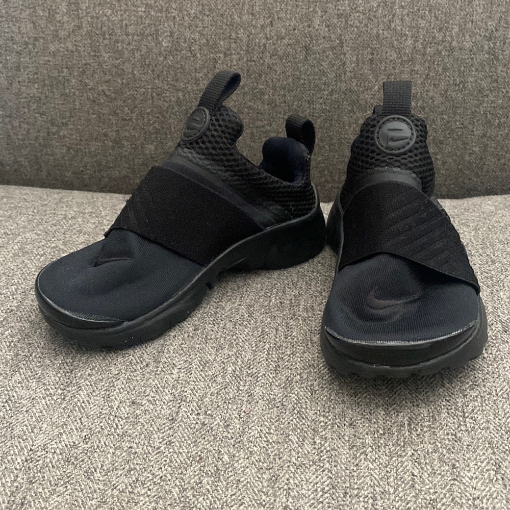 Little boys Nike gym shoe size 10C. Never worn.